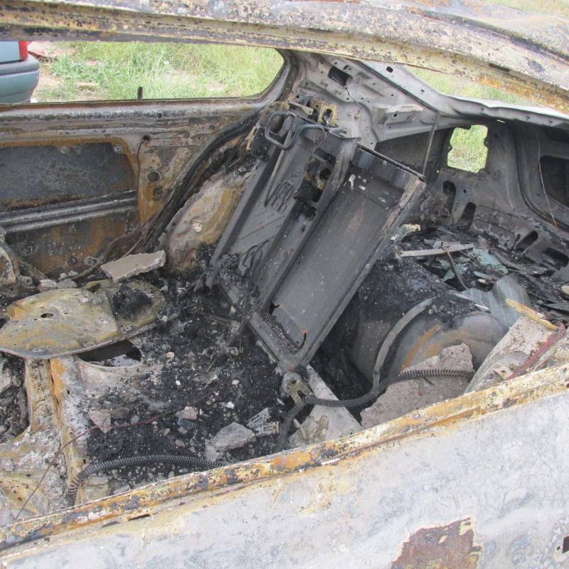 Автомастер спалил две машины в Сакском районе Автомастер спалил две машины в Сакском районе
