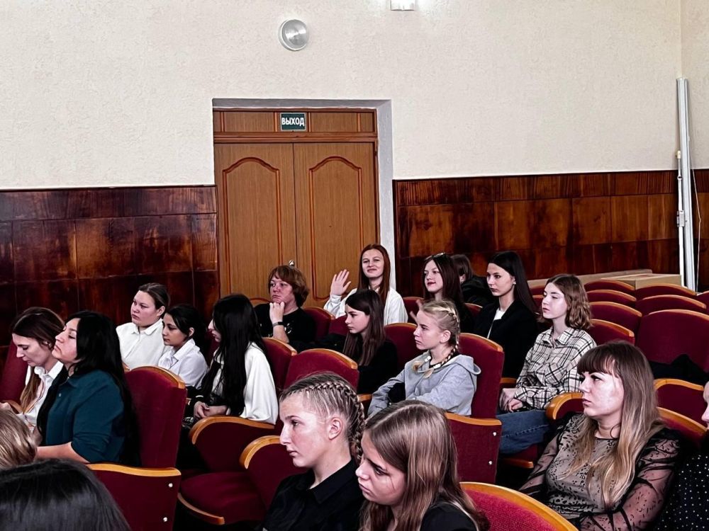 20 ноября с рабочим визитом Черноморский район посетила депутат Государственного Совета Республики Крым, заместитель председателя комитета по патриотическому воспитанию Арина Моренец 20 ноября с рабочим визитом Черноморский район посетила депутат Государственного Совета Республики Крым, заместитель председателя комитета по патриотическому воспитанию Арина Моренец
