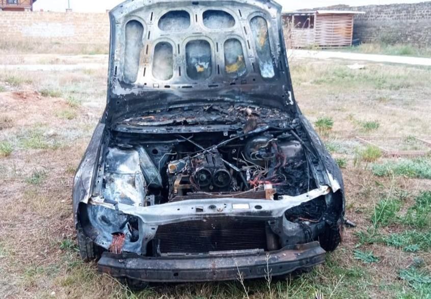 Автомастер спалил две машины в Сакском районе Автомастер спалил две машины в Сакском районе
