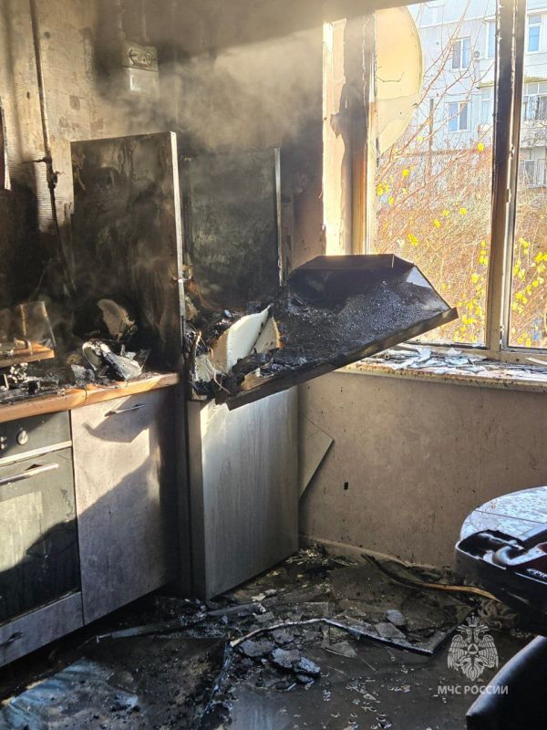 В селе Новофёдоровка под Саками произошёл пожар в квартире на втором этаже пятиэтажного дома, вызванный неисправным холодильником В селе Новофёдоровка под Саками произошёл пожар в квартире на втором этаже пятиэтажного дома, вызванный неисправным холодильником