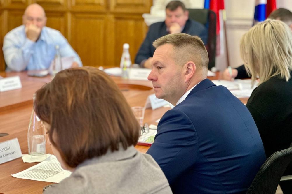 Владимир Немцев: Сегодня в Законодательном Собрании состоялось расширенное заседание постоянного комитета по экономике и инвестициям с участием представителей Правительства Севастополя Владимир Немцев: Сегодня в Законодательном Собрании состоялось расширенное заседание постоянного комитета по экономике и инвестициям с участием представителей Правительства Севастополя