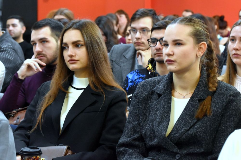 В Симферополе прошла научно-практическая конференция «Междисциплинарные взаимодействия в практике врача терапевта. Акцент на кардиологию» В Симферополе прошла научно-практическая конференция «Междисциплинарные взаимодействия в практике врача терапевта. Акцент на кардиологию»