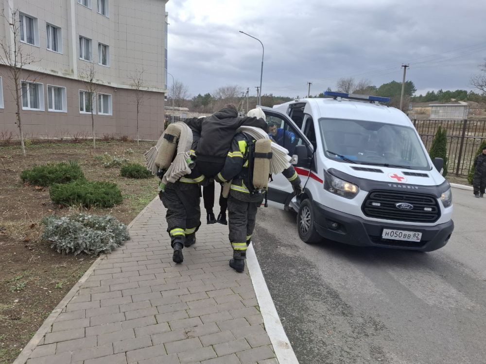 В Белогорском психоневрологическом интернате были проведены пожарно-тактические учения по тушению условного пожара и проведению аварийно-спасательных работ В Белогорском психоневрологическом интернате были проведены пожарно-тактические учения по тушению условного пожара и проведению аварийно-спасательных работ