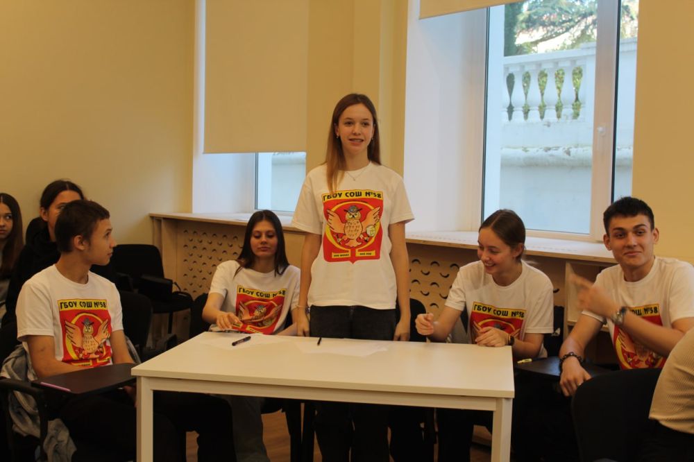 Севастопольские полицейские организовали антинаркотическую викторину для школьников «Не попади в сети» Севастопольские полицейские организовали антинаркотическую викторину для школьников «Не попади в сети»
