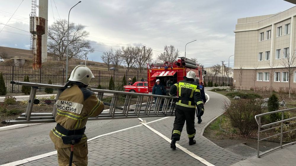 В Белогорском психоневрологическом интернате были проведены пожарно-тактические учения по тушению условного пожара и проведению аварийно-спасательных работ В Белогорском психоневрологическом интернате были проведены пожарно-тактические учения по тушению условного пожара и проведению аварийно-спасательных работ