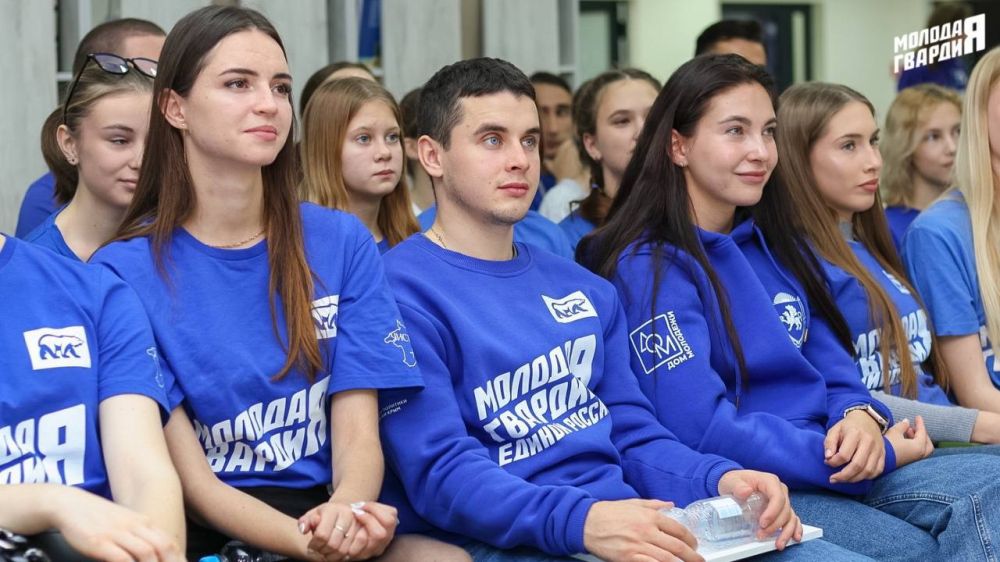 Молодогвардейцы Крыма провели праздничное мероприятие, приуроченное ко 19-летию «Молодой Гвардии» Молодогвардейцы Крыма провели праздничное мероприятие, приуроченное ко 19-летию «Молодой Гвардии»