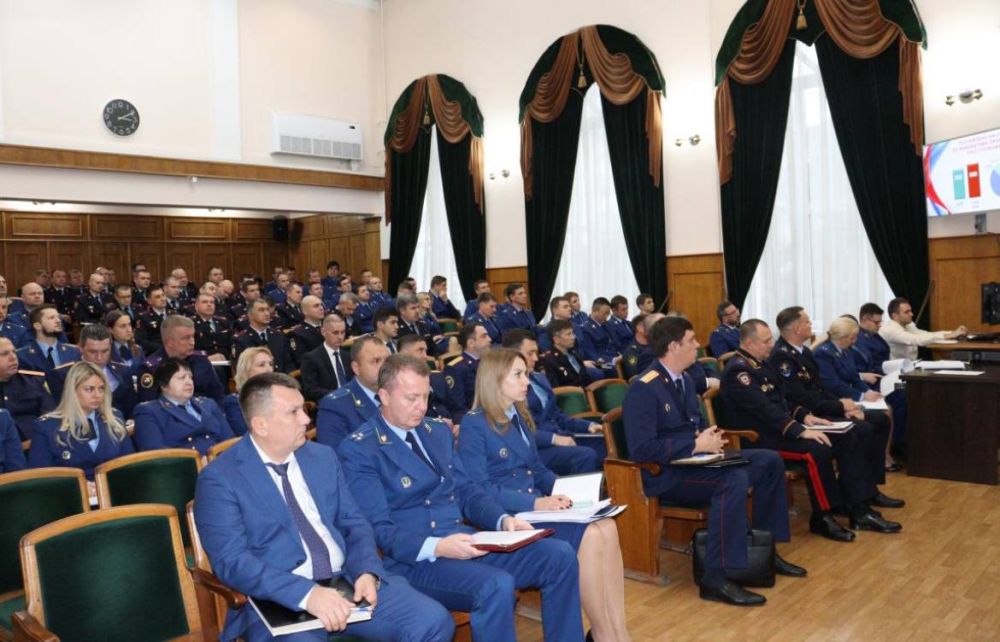 В прокуратуре Крыма обсудили вопросы соблюдения конституционных прав граждан в уголовном судопроизводстве В прокуратуре Крыма обсудили вопросы соблюдения конституционных прав граждан в уголовном судопроизводстве