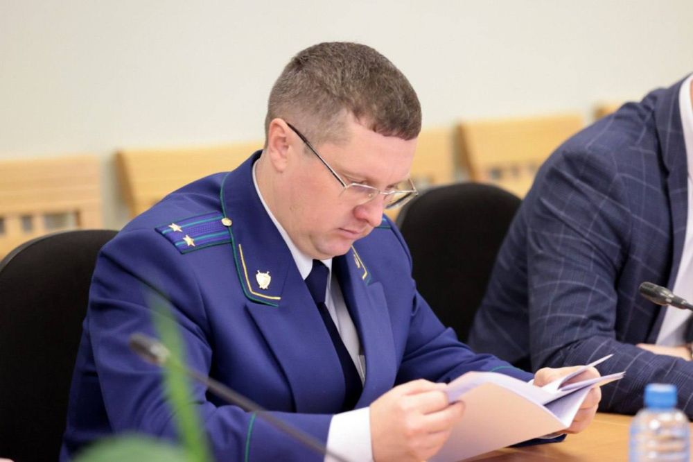 На заседании Комитета по курортам и туризму под председательством Романа Тихончука депутаты рассмотрели законопроект о внесении изменений и дополнений в субъектовый закон "О народных художественных промыслах и ремесленной деятельности в Республике Крым" На заседании Комитета по курортам и туризму под председательством Романа Тихончука депутаты рассмотрели законопроект о внесении изменений и дополнений в субъектовый закон "О народных художественных промыслах и ремесленной деятельности в Республике Крым"