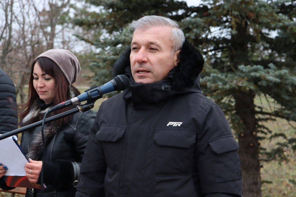В с. Яркое высадили Аллею памяти погибшим в зоне СВО морским пехотинцам Северного Флота 61-й бригады и односельчан Ярковского сельского поселения, погибшим участникам СВО из Архангельской области В с. Яркое высадили Аллею памяти погибшим в зоне СВО морским пехотинцам Северного Флота 61-й бригады и односельчан Ярковского сельского поселения, погибшим участникам СВО из Архангельской области