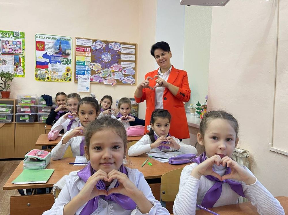 Сегодня понедельник, а это значит, что во всех школах и СПО Республики Крым прошли традиционные «Разговоры о важном» Сегодня понедельник, а это значит, что во всех школах и СПО Республики Крым прошли традиционные «Разговоры о важном»