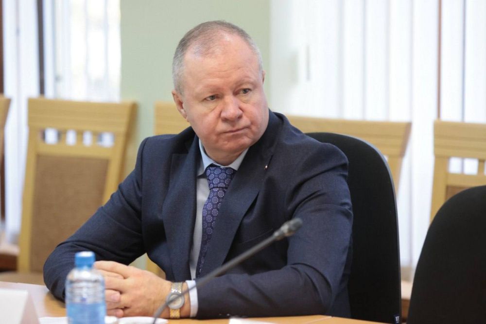 На заседании Комитета по курортам и туризму под председательством Романа Тихончука депутаты рассмотрели законопроект о внесении изменений и дополнений в субъектовый закон "О народных художественных промыслах и ремесленной деятельности в Республике Крым" На заседании Комитета по курортам и туризму под председательством Романа Тихончука депутаты рассмотрели законопроект о внесении изменений и дополнений в субъектовый закон "О народных художественных промыслах и ремесленной деятельности в Республике Крым"