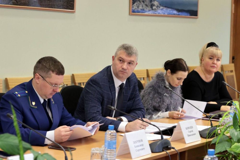 На заседании Комитета по курортам и туризму под председательством Романа Тихончука депутаты рассмотрели законопроект о внесении изменений и дополнений в субъектовый закон "О народных художественных промыслах и ремесленной деятельности в Республике Крым" На заседании Комитета по курортам и туризму под председательством Романа Тихончука депутаты рассмотрели законопроект о внесении изменений и дополнений в субъектовый закон "О народных художественных промыслах и ремесленной деятельности в Республике Крым"
