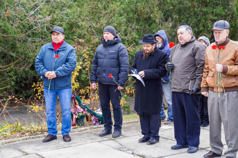 В Евпатории почтили память крымчаков и евреев, ставших жертвами нацизма В Евпатории почтили память крымчаков и евреев, ставших жертвами нацизма