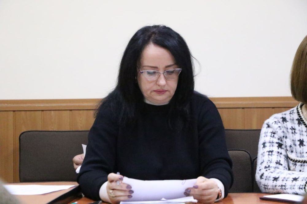 Ольга Урайкина: Совместно с главой администрации Бахчисарайского района Анжеликой Ястребовой в малом зале администрации района провели аппаратное совещание с главами поселений Ольга Урайкина: Совместно с главой администрации Бахчисарайского района Анжеликой Ястребовой в малом зале администрации района провели аппаратное совещание с главами поселений