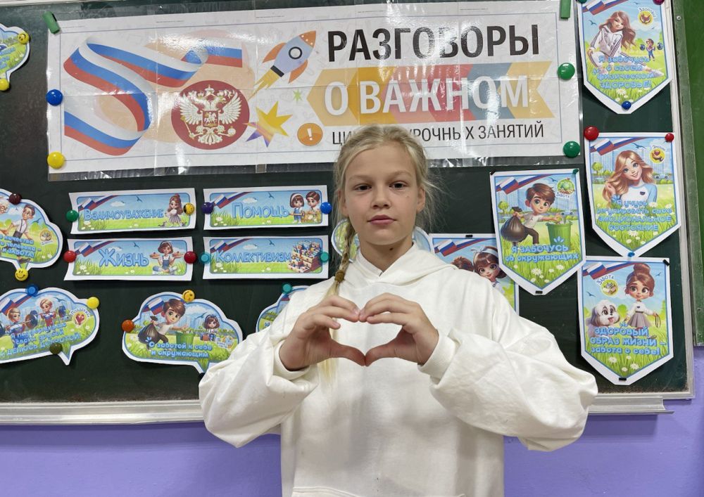 Сегодня понедельник, а это значит, что во всех школах и СПО Республики Крым прошли традиционные «Разговоры о важном» Сегодня понедельник, а это значит, что во всех школах и СПО Республики Крым прошли традиционные «Разговоры о важном»