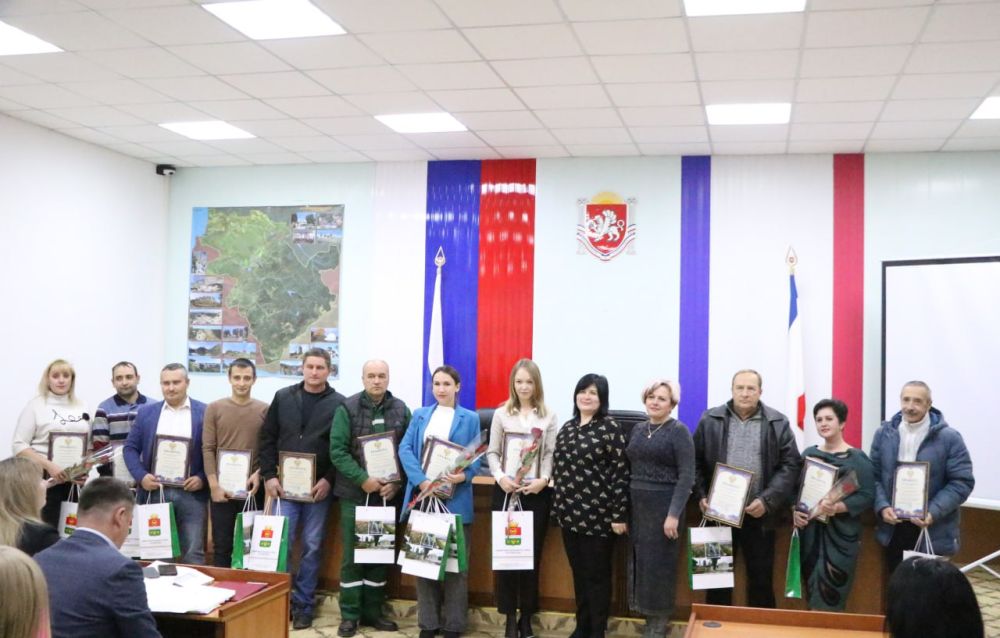Ольга Урайкина: На аппаратном совещании совместно с главой администрации Бахчисарайского района Анжеликой Ястребовой приняли участие в торжественном награждении работников транспорта Бахчисарайского района Ольга Урайкина: На аппаратном совещании совместно с главой администрации Бахчисарайского района Анжеликой Ястребовой приняли участие в торжественном награждении работников транспорта Бахчисарайского района