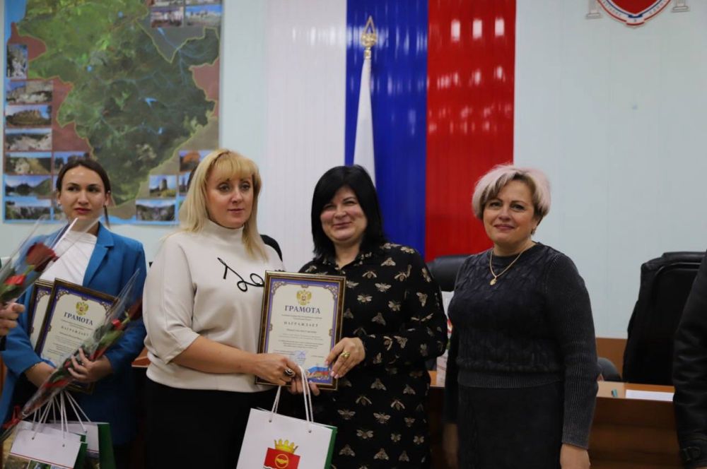 В администрации Бахчисарайского района наградили работников транспорта за добросовестный труд и ответственное выполнение обязанностей В администрации Бахчисарайского района наградили работников транспорта за добросовестный труд и ответственное выполнение обязанностей