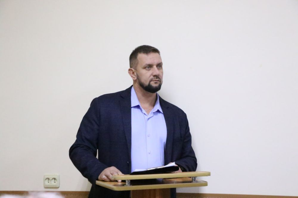 Ольга Урайкина: Совместно с главой администрации Бахчисарайского района Анжеликой Ястребовой в малом зале администрации района провели аппаратное совещание с главами поселений Ольга Урайкина: Совместно с главой администрации Бахчисарайского района Анжеликой Ястребовой в малом зале администрации района провели аппаратное совещание с главами поселений