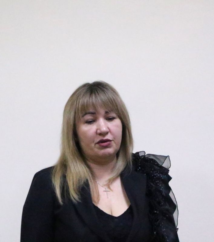 Ольга Урайкина: Совместно с главой администрации Бахчисарайского района Анжеликой Ястребовой в малом зале администрации района провели аппаратное совещание с главами поселений Ольга Урайкина: Совместно с главой администрации Бахчисарайского района Анжеликой Ястребовой в малом зале администрации района провели аппаратное совещание с главами поселений