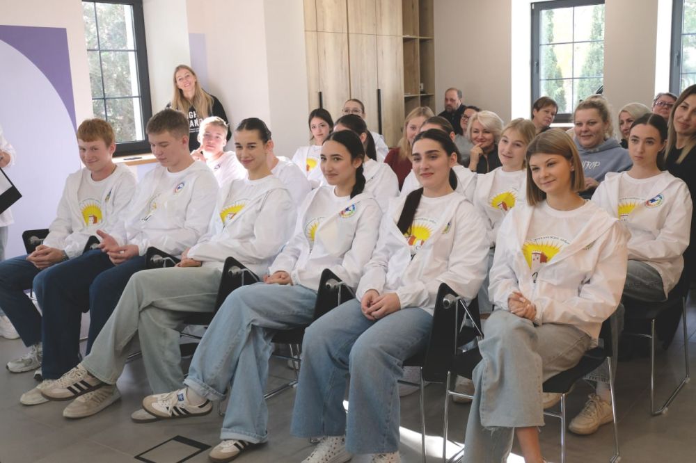 В Судаке прошел финальный раунд «Учитель-лидер» муниципального этапа «Учителя года» В Судаке прошел финальный раунд «Учитель-лидер» муниципального этапа «Учителя года»