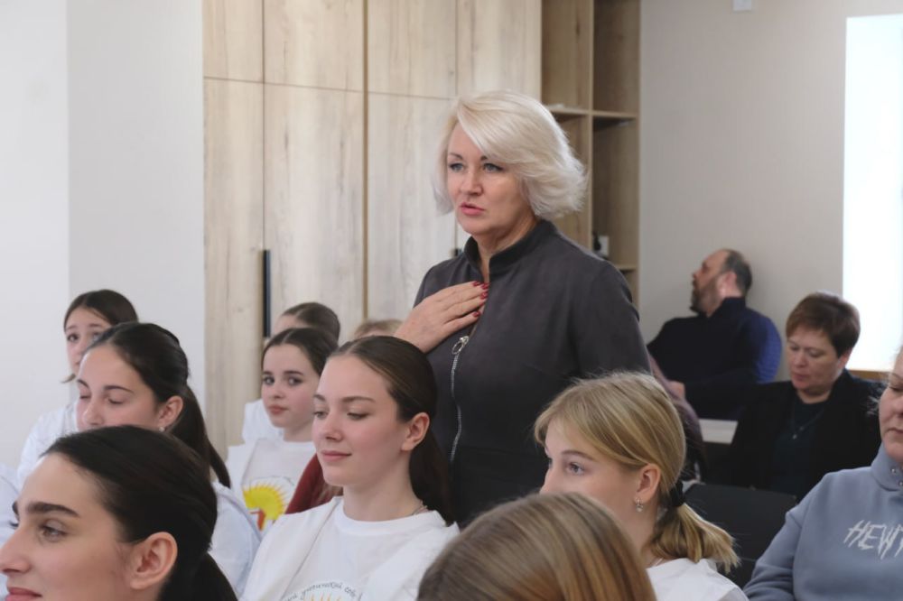 В Судаке прошел финальный раунд «Учитель-лидер» муниципального этапа «Учителя года» В Судаке прошел финальный раунд «Учитель-лидер» муниципального этапа «Учителя года»