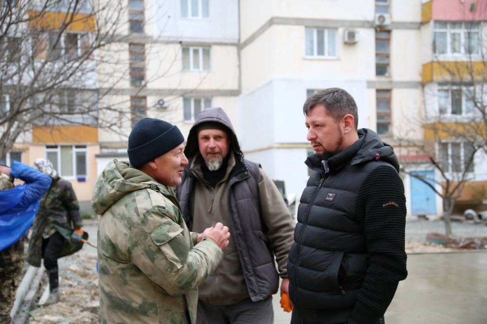 Дворовую территорию по ул. Мира, 14 начали асфальтировать Дворовую территорию по ул. Мира, 14 начали асфальтировать