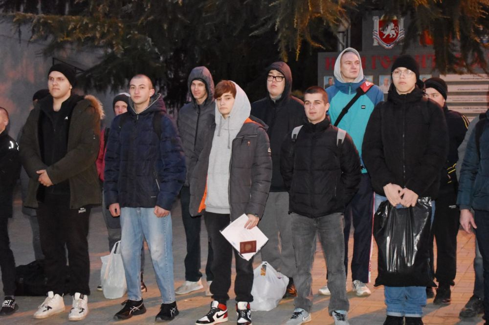 Галина Огнёва: Сегодня мы стали свидетелями трогательного события: 19 молодых людей, полных патриотизма и решимости, отправились для прохождения срочной военной службы в ряды Вооруженных Сил Российской Федерации Галина Огнёва: Сегодня мы стали свидетелями трогательного события: 19 молодых людей, полных патриотизма и решимости, отправились для прохождения срочной военной службы в ряды Вооруженных Сил Российской Федерации