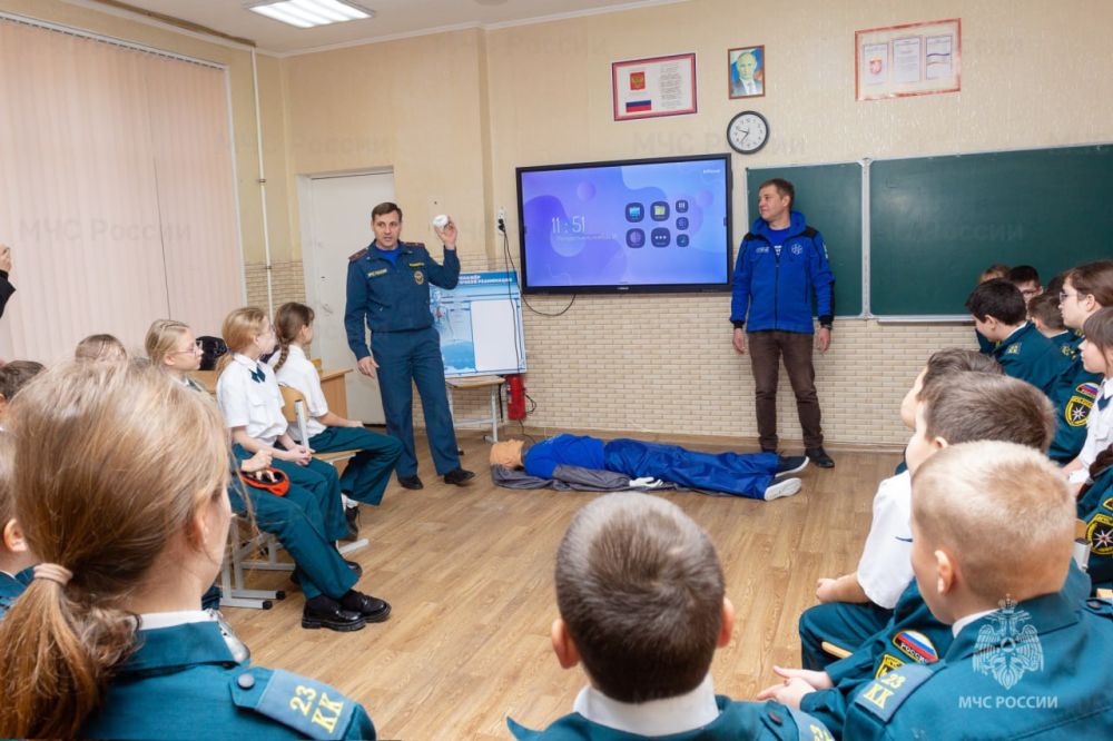 Кадетам рассказали о приемах сердечно-легочной реанимации Кадетам рассказали о приемах сердечно-легочной реанимации