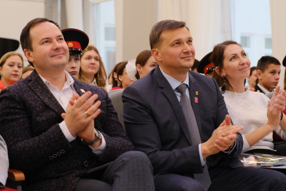 Константин Шимановский: В школе №11 прошла Конференция Местного отделения Движения Первых, которое объединяет самую активную молодёжь Ялты Константин Шимановский: В школе №11 прошла Конференция Местного отделения Движения Первых, которое объединяет самую активную молодёжь Ялты
