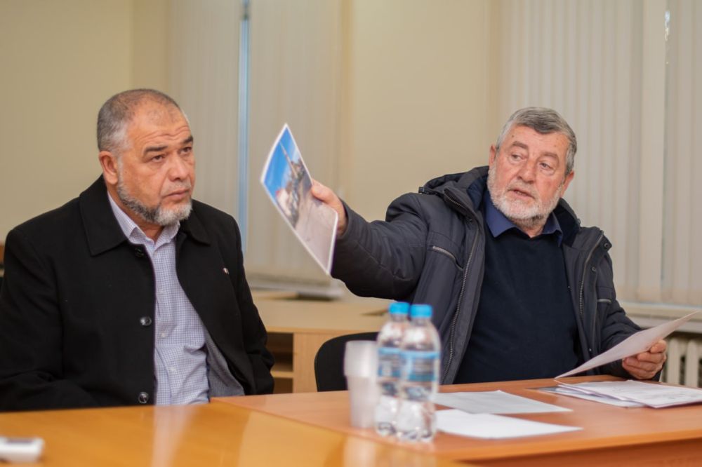 Глава администрации Симферополя Михаил Афанасьев провёл личный приём граждан, в ходе которого к нему обратились обратились 5 симферопольцев Глава администрации Симферополя Михаил Афанасьев провёл личный приём граждан, в ходе которого к нему обратились обратились 5 симферопольцев