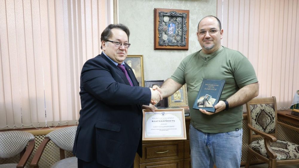 Олег Лобов провел рабочую встречу с одним из руководителей Этнографического центра армянской культуры Олег Лобов провел рабочую встречу с одним из руководителей Этнографического центра армянской культуры