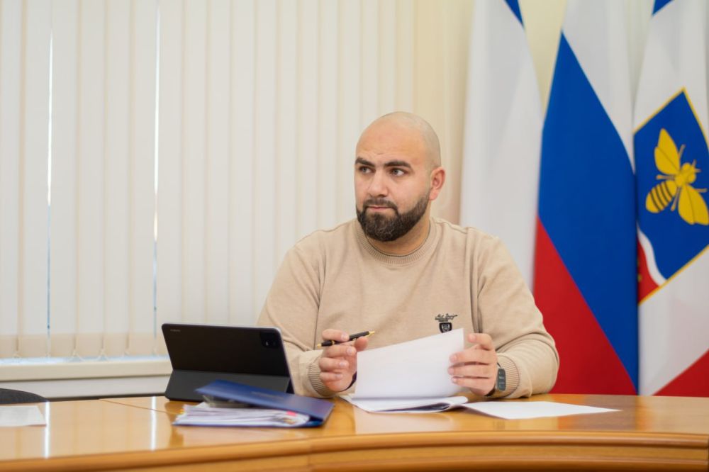 Глава администрации Симферополя Михаил Афанасьев провёл личный приём граждан, в ходе которого к нему обратились обратились 5 симферопольцев Глава администрации Симферополя Михаил Афанасьев провёл личный приём граждан, в ходе которого к нему обратились обратились 5 симферопольцев
