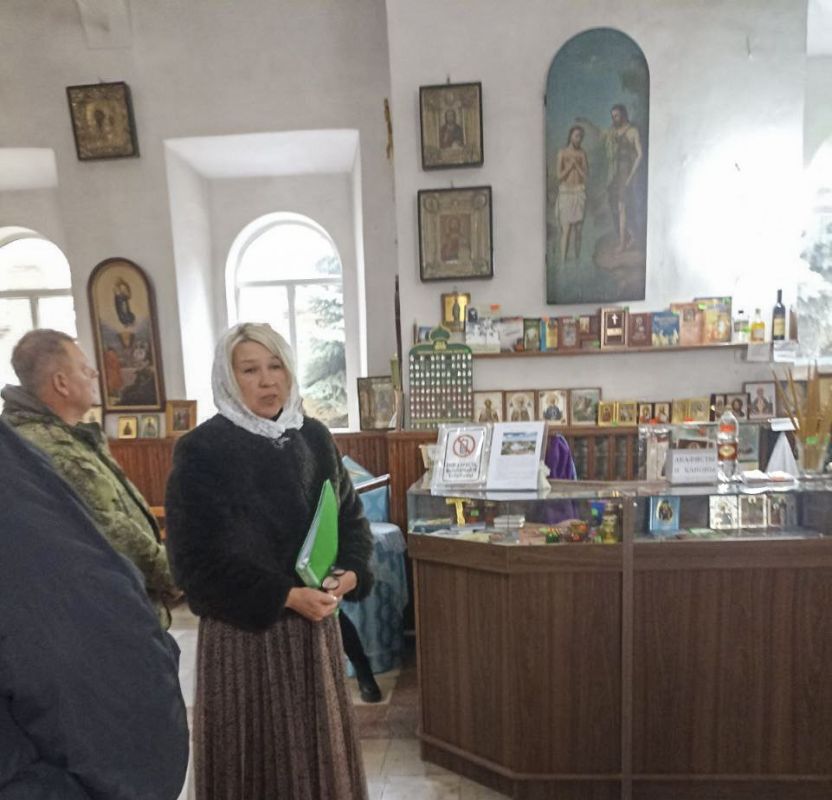 Члены семей погибших из Белогорского района посетили храм Святителя Николая Члены семей погибших из Белогорского района посетили храм Святителя Николая