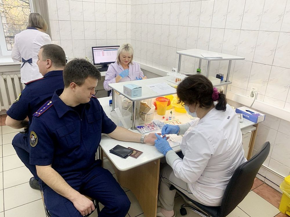 Офицеры Главного следственного управления СК России по Республике Крым и городу Севастополю провели очередную донорскую акцию Офицеры Главного следственного управления СК России по Республике Крым и городу Севастополю провели очередную донорскую акцию