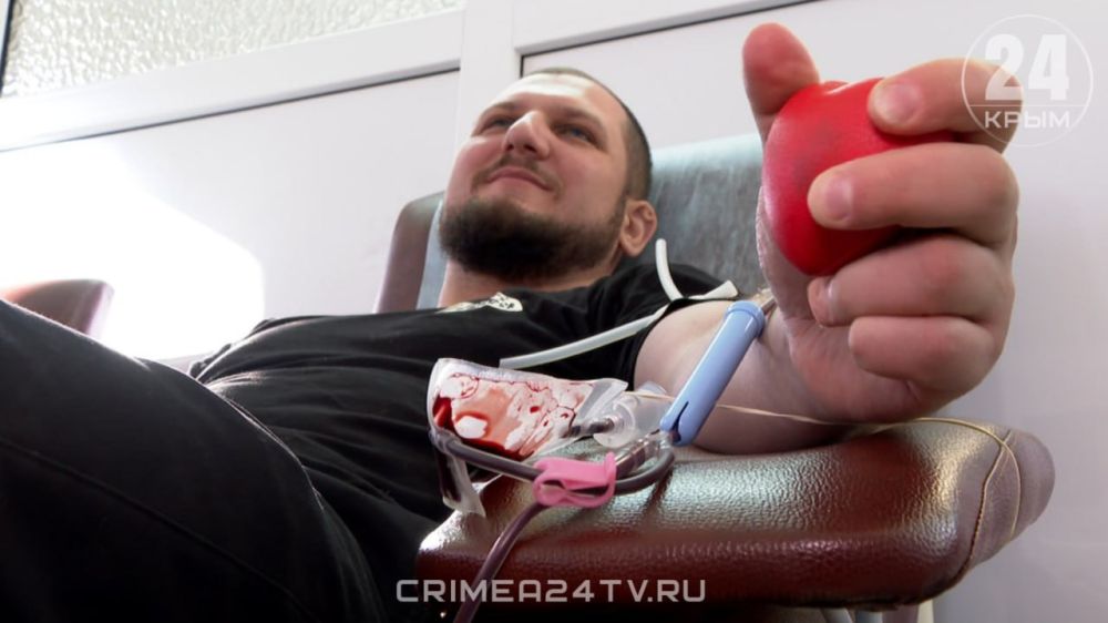Телеоператор «Крым 24» стал юбилейным донором костного мозга Телеоператор «Крым 24» стал юбилейным донором костного мозга