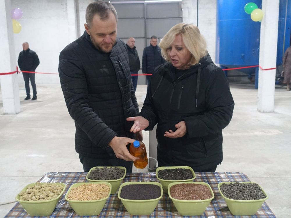 В Крыму начнет работу крупный маслоперерабатывающий завод В Крыму начнет работу крупный маслоперерабатывающий завод