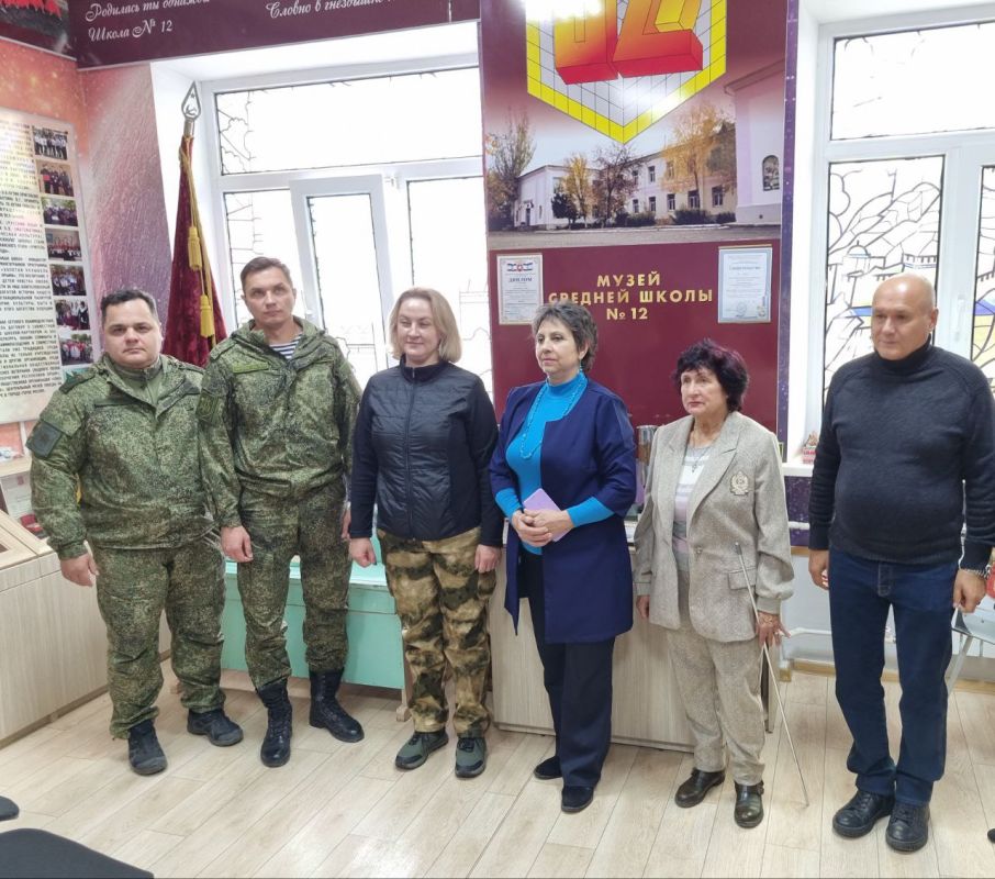 В МБОУ СОШ № 12 в рамках профориентационной программы «Моя Россия - мои горизонты» состоялась встреча с представителями крымского военкомата и тремя ведущими вузами страны: МГУ (военная кафедра), Севастопольским Нахимовским... В МБОУ СОШ № 12 в рамках профориентационной программы «Моя Россия - мои горизонты» состоялась встреча с представителями крымского военкомата и тремя ведущими вузами страны: МГУ (военная кафедра), Севастопольским Нахимовским...