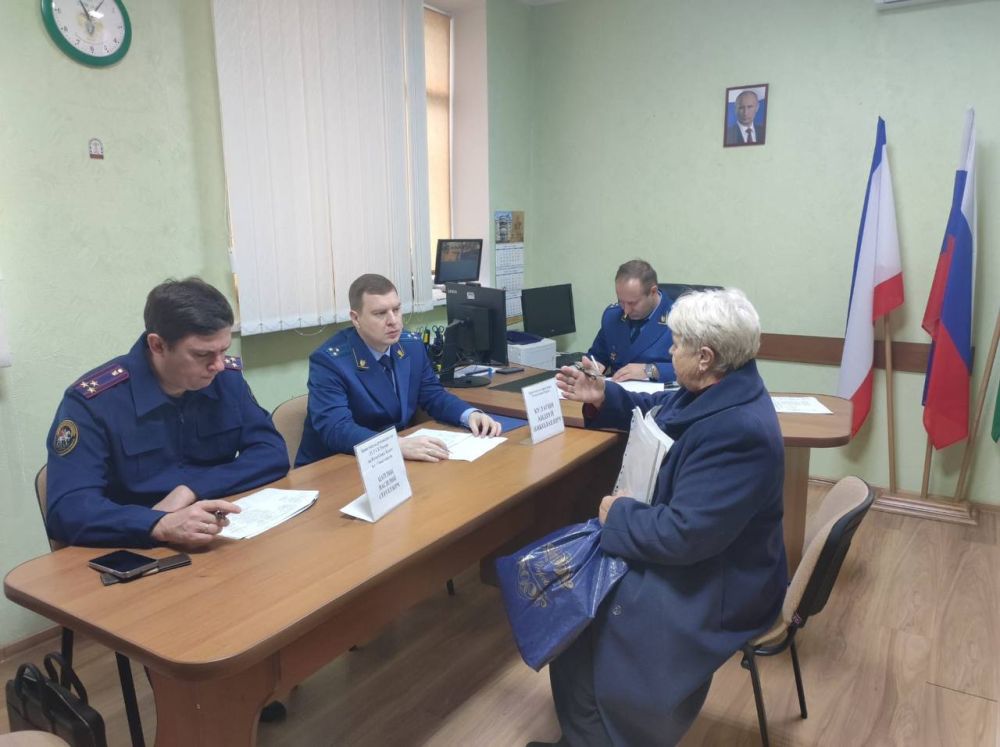 Заместитель прокурора Республики Крым Андрей Кулагин совместно с заместителем руководителя ГСУ СК России по Республике Крым и городу Севастополю Василием Цаплиным провел выездной прием граждан в Белогорском районе Заместитель прокурора Республики Крым Андрей Кулагин совместно с заместителем руководителя ГСУ СК России по Республике Крым и городу Севастополю Василием Цаплиным провел выездной прием граждан в Белогорском районе