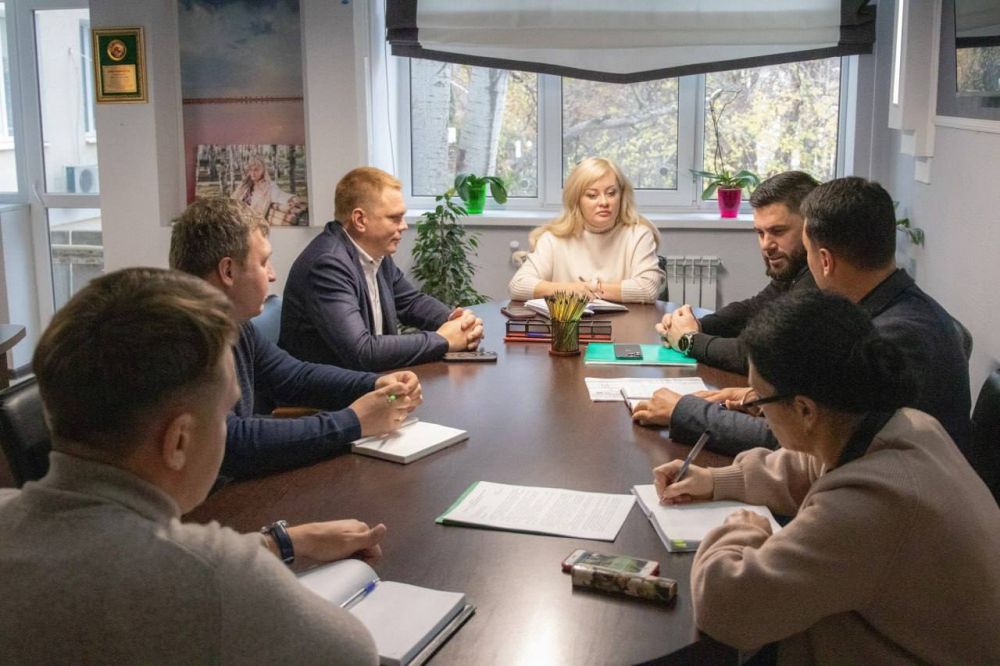 Шериф Османов: Провели в Саках совещание по развитию спортивной инфраструктуры Шериф Османов: Провели в Саках совещание по развитию спортивной инфраструктуры