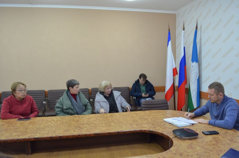 Традиционного по четвергам провожу личный приём граждан Традиционного по четвергам провожу личный приём граждан