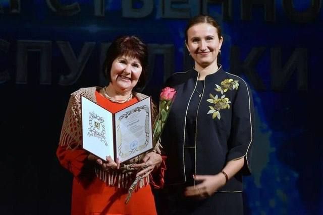 Анна Рубель поздравила коллектив Симферопольской больницы скорой медицинской помощи № 6 с юбилеем Анна Рубель поздравила коллектив Симферопольской больницы скорой медицинской помощи № 6 с юбилеем