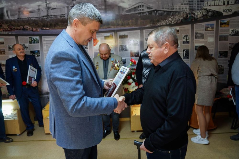 Александр Юрьев: Сегодня на мероприятии ко Дню чествования участников ликвидации последствий аварии на Чернобыльской АЭС вручили грамоты евпаторийцам-ликвидаторам, вспомнили тех, кто не дожил до сегодняшнего дня Александр Юрьев: Сегодня на мероприятии ко Дню чествования участников ликвидации последствий аварии на Чернобыльской АЭС вручили грамоты евпаторийцам-ликвидаторам, вспомнили тех, кто не дожил до сегодняшнего дня