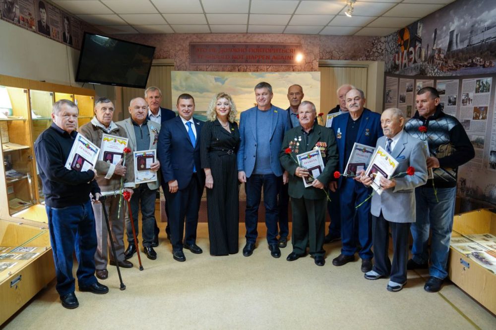 Александр Юрьев: Сегодня на мероприятии ко Дню чествования участников ликвидации последствий аварии на Чернобыльской АЭС вручили грамоты евпаторийцам-ликвидаторам, вспомнили тех, кто не дожил до сегодняшнего дня Александр Юрьев: Сегодня на мероприятии ко Дню чествования участников ликвидации последствий аварии на Чернобыльской АЭС вручили грамоты евпаторийцам-ликвидаторам, вспомнили тех, кто не дожил до сегодняшнего дня