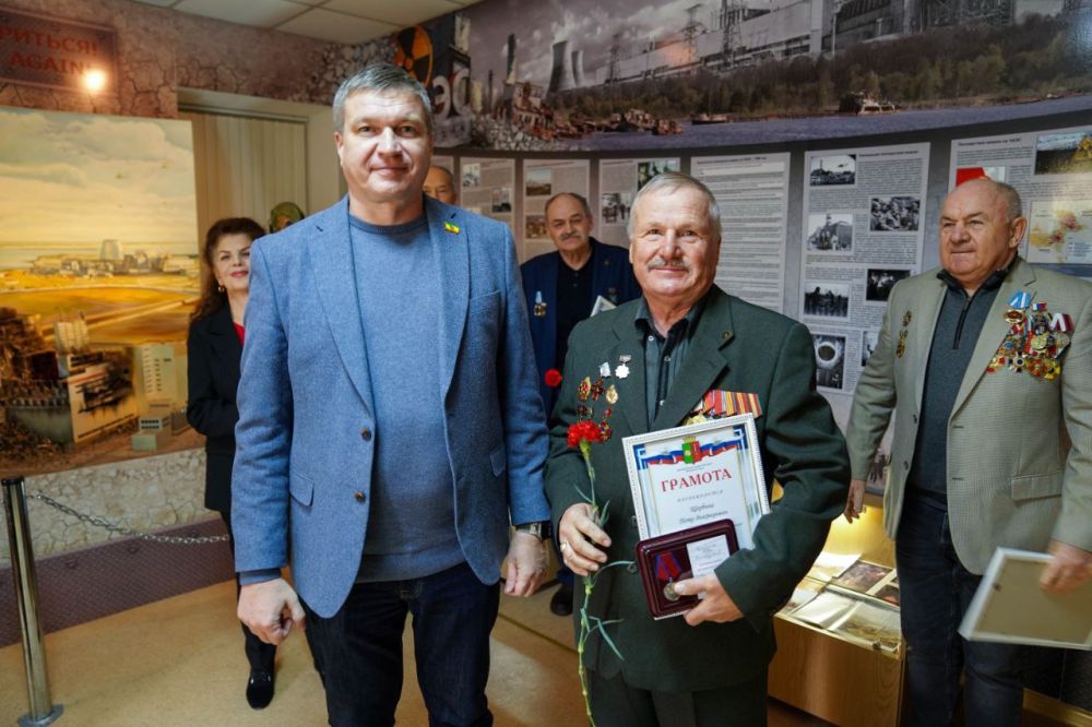Александр Юрьев: Сегодня на мероприятии ко Дню чествования участников ликвидации последствий аварии на Чернобыльской АЭС вручили грамоты евпаторийцам-ликвидаторам, вспомнили тех, кто не дожил до сегодняшнего дня Александр Юрьев: Сегодня на мероприятии ко Дню чествования участников ликвидации последствий аварии на Чернобыльской АЭС вручили грамоты евпаторийцам-ликвидаторам, вспомнили тех, кто не дожил до сегодняшнего дня