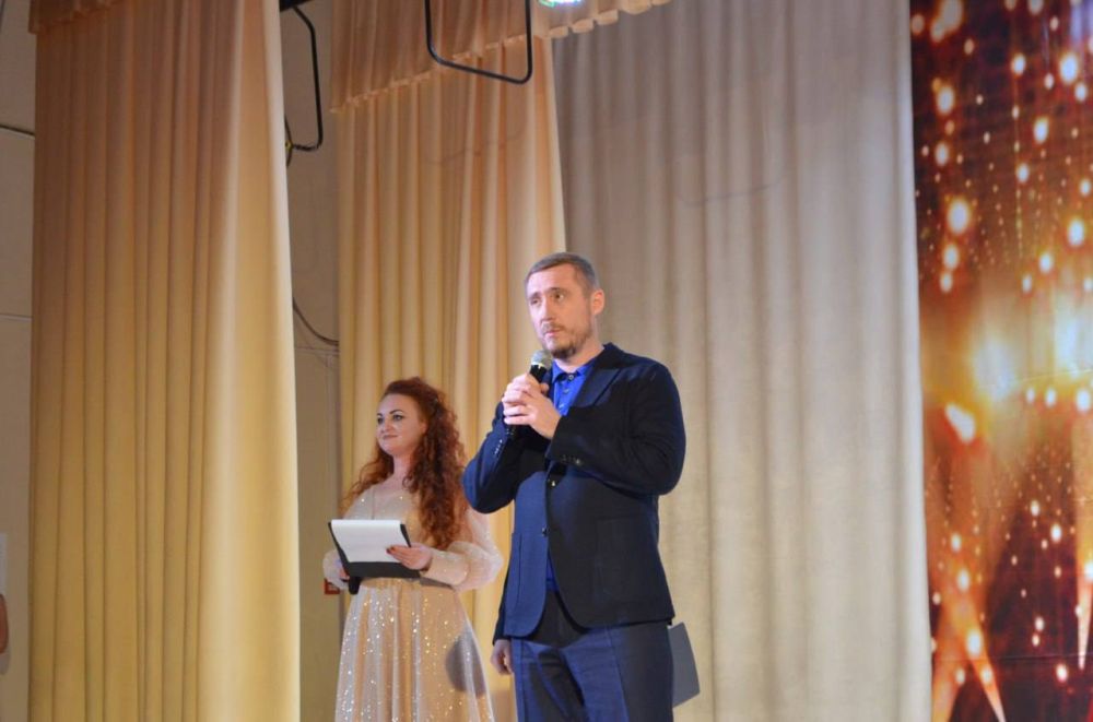 В Белогорском районном доме культуры прошло торжественное мероприятие посвященное 80-летию Белогорского технологического техникума В Белогорском районном доме культуры прошло торжественное мероприятие посвященное 80-летию Белогорского технологического техникума