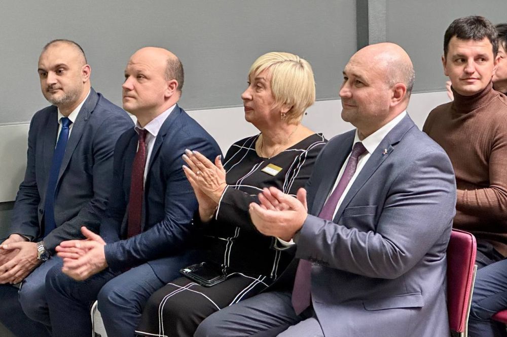Владимир Немцев: В этом году Севастопольскому торгово-экономическому техникуму исполнилось 60 лет Владимир Немцев: В этом году Севастопольскому торгово-экономическому техникуму исполнилось 60 лет