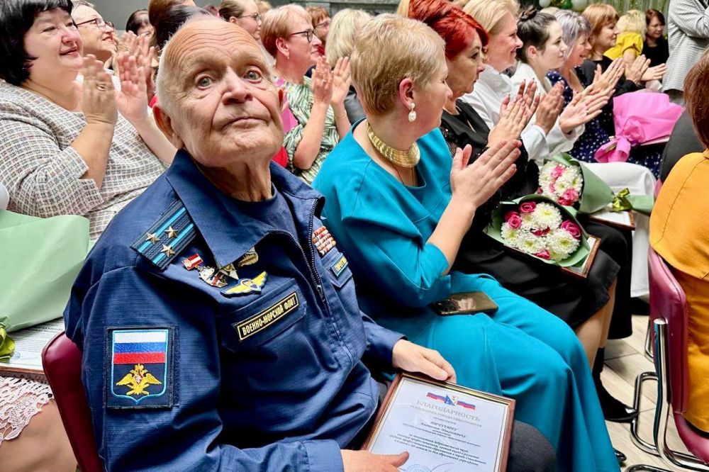 Владимир Немцев: В этом году Севастопольскому торгово-экономическому техникуму исполнилось 60 лет Владимир Немцев: В этом году Севастопольскому торгово-экономическому техникуму исполнилось 60 лет