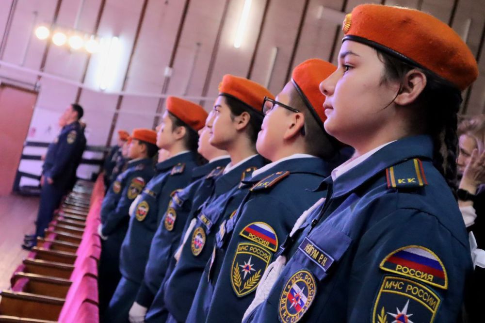 К новым вершинам. Пожарно-спасательное кадетское братство вновь пополнилось. В Масловской школе Джанкойского района прошла церемония посвящения пятиклассников К новым вершинам. Пожарно-спасательное кадетское братство вновь пополнилось. В Масловской школе Джанкойского района прошла церемония посвящения пятиклассников