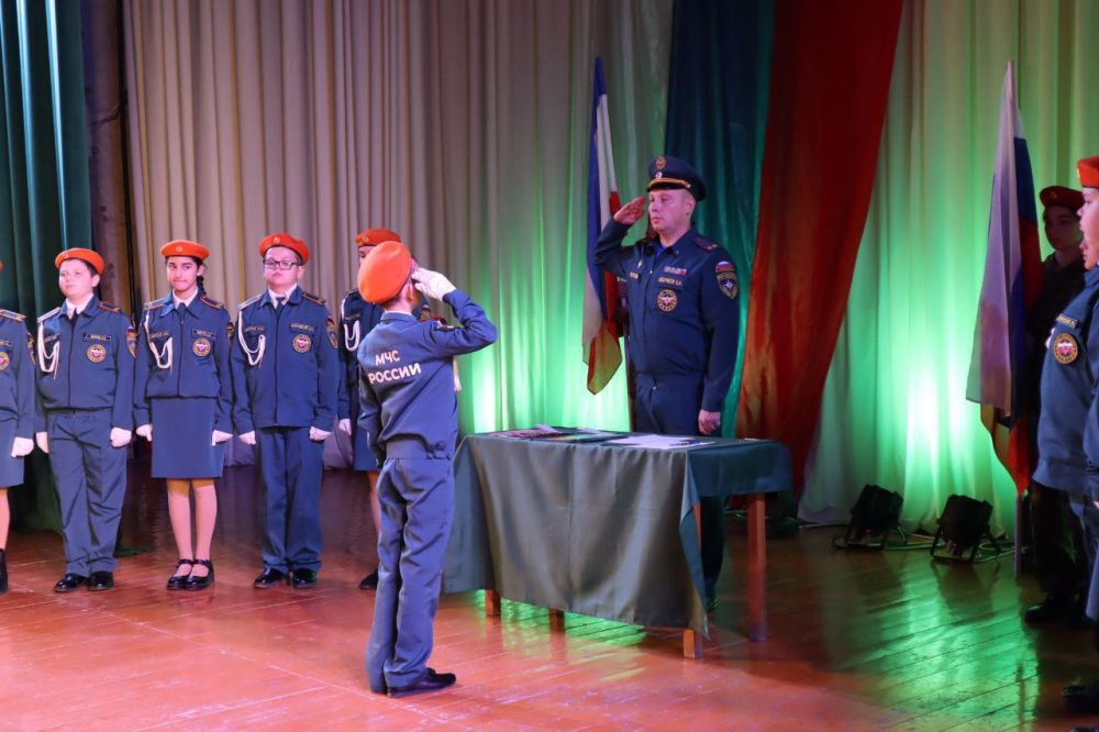 К новым вершинам. Пожарно-спасательное кадетское братство вновь пополнилось. В Масловской школе Джанкойского района прошла церемония посвящения пятиклассников К новым вершинам. Пожарно-спасательное кадетское братство вновь пополнилось. В Масловской школе Джанкойского района прошла церемония посвящения пятиклассников