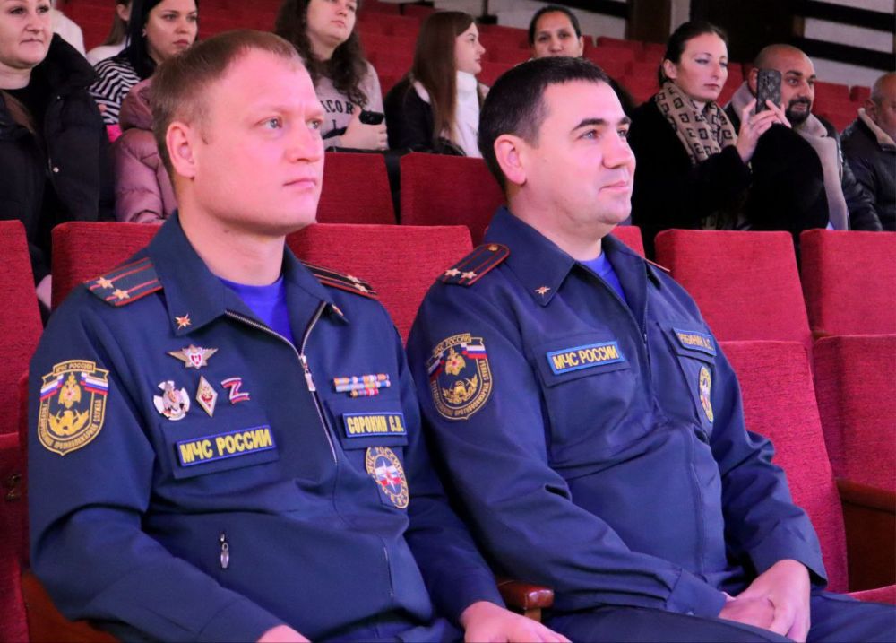 К новым вершинам. Пожарно-спасательное кадетское братство вновь пополнилось. В Масловской школе Джанкойского района прошла церемония посвящения пятиклассников К новым вершинам. Пожарно-спасательное кадетское братство вновь пополнилось. В Масловской школе Джанкойского района прошла церемония посвящения пятиклассников